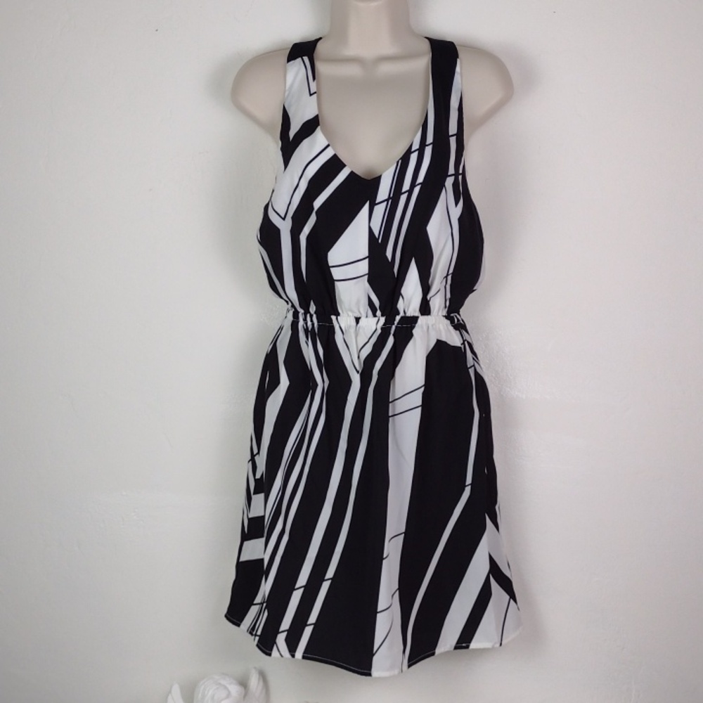 Black & White Zebra Like V-Neck Sleeveless Racerback Very Cool  Dress